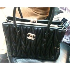 Brand New stunning Black Designer Style Chanel Quilt Bag